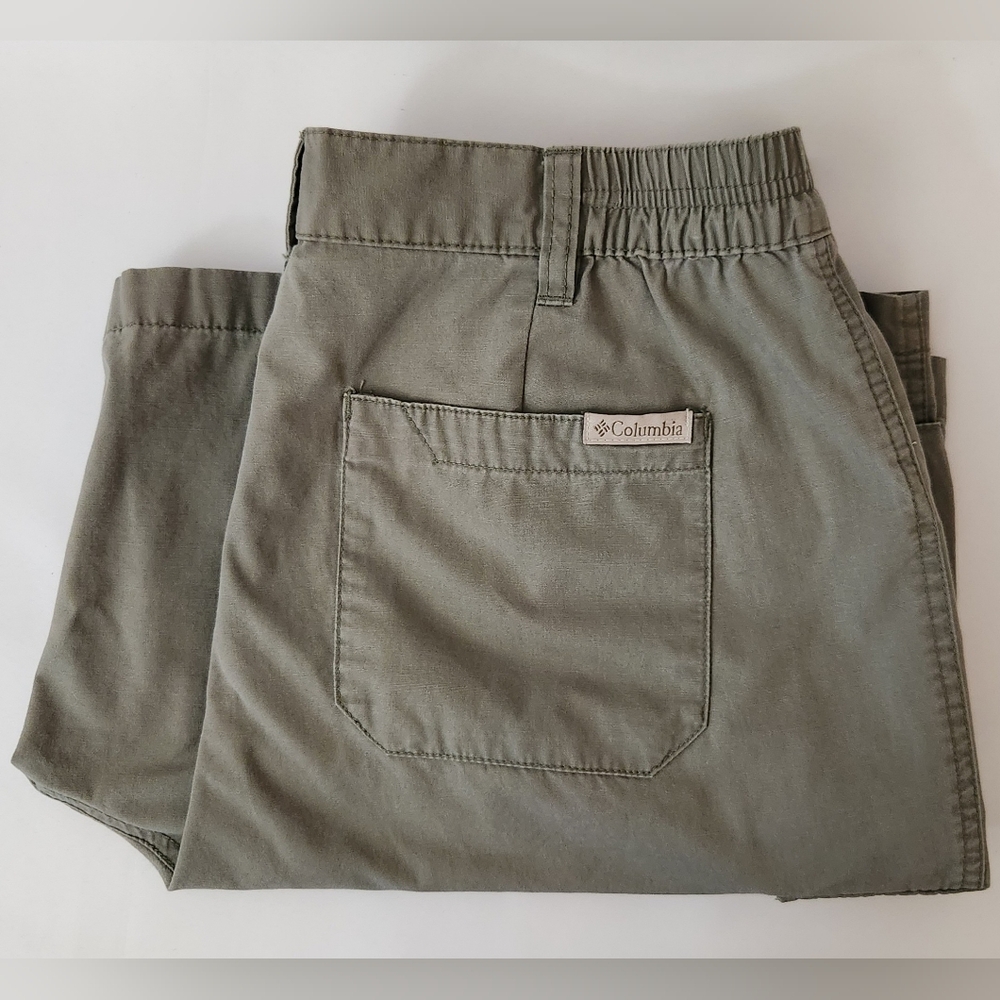 1Columbia Green Cargo Shorts with Pockets womens size 14